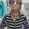 Mujer encadenada, en el momento de ser atendida en el Hospital de Miranda.-E. M.