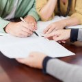 Los empresarios de Castilla y León están entre los menos optimistas acerca de la firma de nuevos contratos.- GETTY