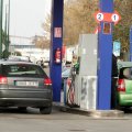 Panel de precios de los carburantes en una estación de servicio en Valladolid, ayer.
