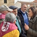 La candidata de Unión del Pueblo Leonés a las Cortes de Castilla y León, Alicia Gallego, durante su visita a la localidad leonesa de Valencia de Don Juan