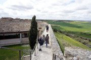 Un grupo de turistas en la Villa del Libro de Urueña, en una imagen de archivo.