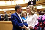 Tudanca, durante su toma de posesión en el Senado, junto a la ministra Pilar Alegría.