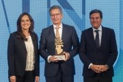 Adriana Ulibarri, Jesús San Miguel y Carlos Fernández Carriedo en la gala de los premios Innovadores 2025