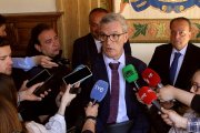 El presidente del Consejo de Cuentas de Castilla y León, Mario Amilivia González, acompañado de Luis Gracia Romero, titular de la Autoridad Independiente en materia de corrupción de Castilla y León (AICCYL), y el presidente de la Diputación Provincial de León, Gerardo Álvarez Courel