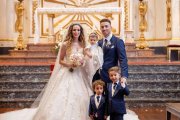 Diogo Jota, con su mujer y sus hijos tras la boda.