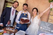 Celebración de boda con servicios de corte de ‘Cecina de León’.