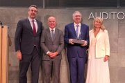 Los representantes de Galletas Gullón con las entidades que han otorgado el premio