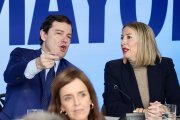 Alfonso Fernández Mañueco y María Guardiola en la Junta Directiva Nacional del PP del pasado lunes.