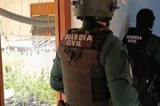 La Guardia Civil en el registro de la plantación de marihuana
