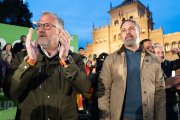 El presidente de Vox, Santiago Abascal, y el candidato a la Presidencia de la Junta por la formación, Carlos Pollán, protagonizan el acto de cierre de campaña en la plaza Zorrilla de Valladolid