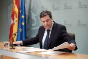 El portavoz de la Junta y consejero de Economía y Hacienda, Carlos Fernández Carriedo, en la rueda de prensa posterior al Consejo de Gobierno.