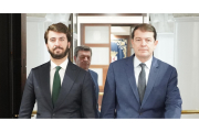 Juan García-Gallardo y Alfonso Fernández Mañueco, tras el Consejo de Gobierno extraordinario del sábado día 4.-ICAL