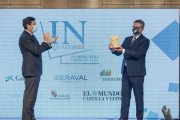 El consejero Carriedo entrega el Premio Innovador Personaje Único a Alfredo Corell.- PHOTOGENIC