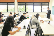 Estudiantes en un aula. Imagen de archivo.  / E. M.