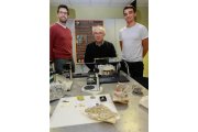 Los investigadores Guillermo López Reyes, Fernando Rull y Marco Veneranda en el Parque Tecnológico de Boecillo. - J. M. LOSTAU