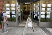 Anuncios de venta y alquiler de viviendas en una inmobiliaria.- ICAL