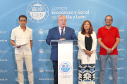 Vicente Andrés (CCOO), Enrique Cabero (presidente del CES), Teresa Cetulio (CEOE) y Fernando López (UGT).ICAL