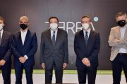 Presidente y directivos de Cajamar junto al ministro Luis Planas y el secretario general de Agricultura y Alimentación, Fernando Miranda, en la presentación de Plataforma Tierra. -EL MUNDO