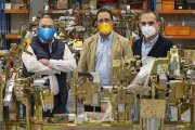 El equipo de ingeniería de la multinacional Jenoptik en la sede de Valladolid. PHOTOGENIC / MIGUEL ÁNGEL SANTOS