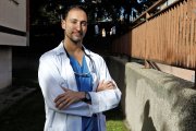JUAN MIGUEL LOSTAU. 30/11/2020. VALLADOLID. COMUNIDAD DE CASTILLA Y LEÓN. HOSPITAL CLÍNICO IGNACIO AMAT CON SU COMPAÑERO TRABAJAN EN UNA NUEVA FORMA DE IMPLANTAR VÁLVULAS AÓRTICAS.