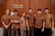 El equipo de Barro lo forman 6 jóvenes que no superan los 25 años formados en su mayoría en el Basque Culinary Center de San Sebastián, donde coincidieron como compañeros.  / l.P