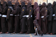 Procesión de la Cofradía del Santo Cristo del Perdón de León.