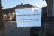 Cartel anunciando el cierre de los bares de Covaleda en Soria como protesta