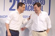 El presidente del Partido Popular de Castilla y León, Alfonso Fernández Mañueco y el del PP andaluz, Juan Manuel Moreno
