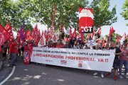 CCOO, UGT y CGT se concentran ante la Consejería de Presidencia para exigir el cumplimiento del convenio y la reclasificación del personal laboral de la Junta.