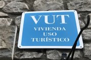 Cartel anunciador de una Vivienda de Uso Turístico.