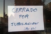 Cartel de cierre por jubilación en un establecimiento comercial