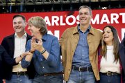 El presidente del Gobierno, Pedro Sánchez junto al secretario general del PSOECyL, Carlos Martínez