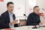 El secretario de Organización del PSOE de Castilla y León, Daniel de la Rosa, y el de León, Daniel San José, comparecen tras una reunión de trabajo.