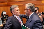 Francisco Vázquez y Carlos Pollán, en la constitución de la Mesa de las Cortes el pasado 14 de abril.