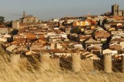 La muralla de Ávila, protagonista del rodaje de Orgullo y pasión y epicentro de una leyenda urbana que aún genera debate