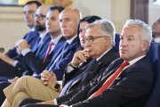 El alcalde de León junto al delegado del Gobierno y otras autoridades en la apertura del curso en la Academia Básica del Aire y del Espacio