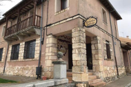 Imagen de archivo del bar y la vivienda a subasta en La Matilla (Segovia)