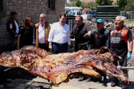 Mañueco, ayer, en la jornada de Promoción del Vacuno de Carne en Peralejos de Abajo, en Salamanca.