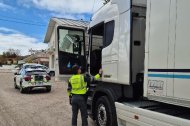Imagen de la Guardia Civil con el camión