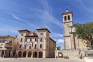 La plaza Mayor de Cantalejo, vacía en su primera jornada de confinamiento.- ICAL