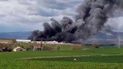 Una explotación avícola a las afueras de Briviesca está en llamas.