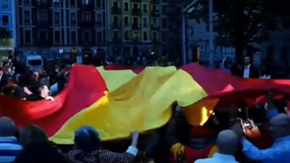 Veganzones despliega su bandera de 30 metros en Bilbao