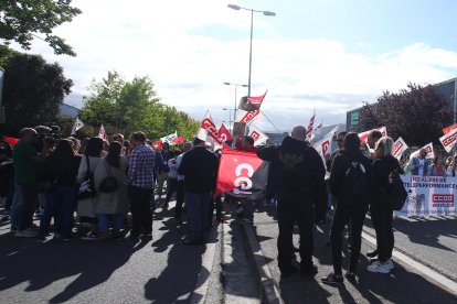 Concentración y huelga de 24 horas de la plantilla de Teleperformance en Ponferrada por los 158 despidos planteados por la empresa- ICAL