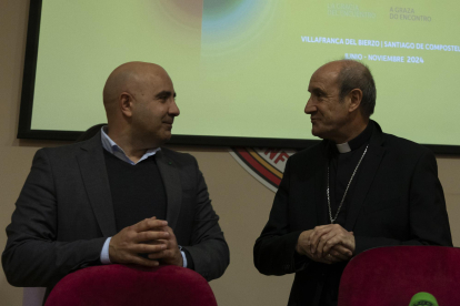 El obispo de Astorga, Jesús Fernández, junto al secretario general de la Fundación Las Edades del Hombre, José Enrique Martín, durante la presentación de la próxima edición