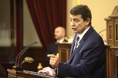 El presidente de la Junta de Castilla y León, Alfonso Fernández Mañueco, interviene en la sesión de la Comisión General de las Comunidades Autónomas en el Senado, en una imagen de archivo.