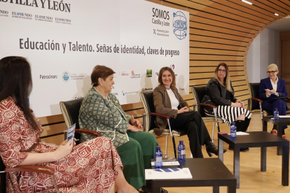 Mesa 'Educación y talento, más allá de la IA' del congreso 'Somos Castilla y León'.