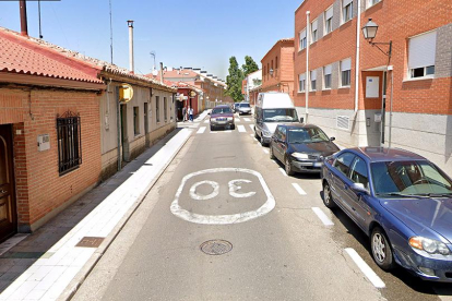 Calle de Palencia en la que se encuentra establecimiento hostelero donde una joven fue atacada por el pitbull de su expareja
