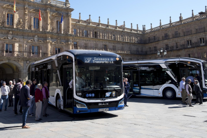 Nuevos vehículos eléctricos del servicio municipal de transporte urbano por autobús de Salamanca.