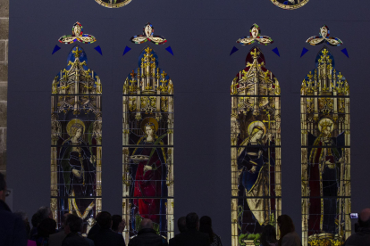 Apertura de la exposición sobre la restauración de las vidrieras del muro norte del transepto de la catedral de Ávila
