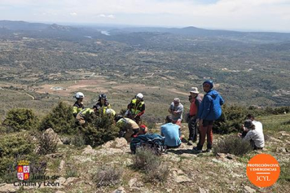 Rescatan en helicóptero a un piloto de parapente tras sufrir una caída en Ávila